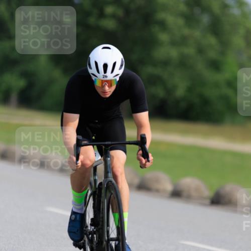 15.06.2025 - 27. Vierlanden-Triathlon H.Heesch http://msf.ph/oto/7987492 15.06.2025 09:14:04 Radfahren 26, 50, 120, 221 meine-sportfotos.de