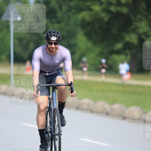 21.06.2025 - 27. Vierlanden-Triathlon H.Heesch http://msf.ph/oto/7987500 15.06.2025 11:37:49 Radfahren 691, 759, 854, 900 meine-sportfotos.de