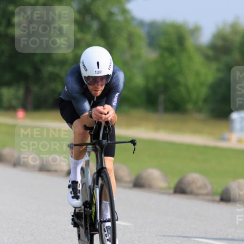 15.06.2025 - 27. Vierlanden-Triathlon H.Heesch http://msf.ph/oto/7987506 15.06.2025 09:14:09 Radfahren 50, 120, 221, 222 meine-sportfotos.de