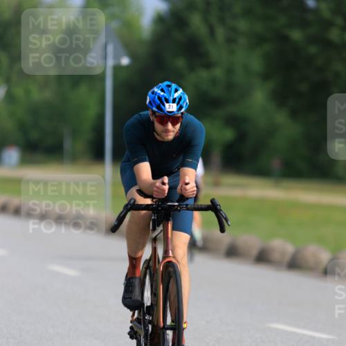 15.06.2025 - 27. Vierlanden-Triathlon H.Heesch http://msf.ph/oto/7987529 15.06.2025 09:14:37 Radfahren 15, 21, 75, 88, 94 meine-sportfotos.de