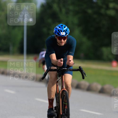 15.06.2025 - 27. Vierlanden-Triathlon H.Heesch http://msf.ph/oto/7987535 15.06.2025 09:14:37 Radfahren 15, 21, 75, 88, 94 meine-sportfotos.de