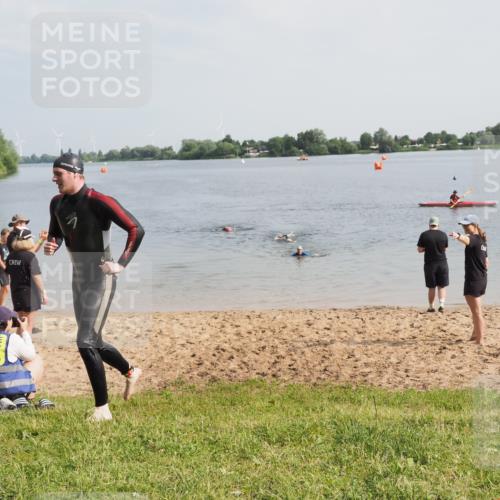 21.06.2025 - 27. Vierlanden-Triathlon MichiJ http://msf.ph/oto/7987537 15.06.2026 09:13:35 Schwimmen 237 meine-sportfotos.de