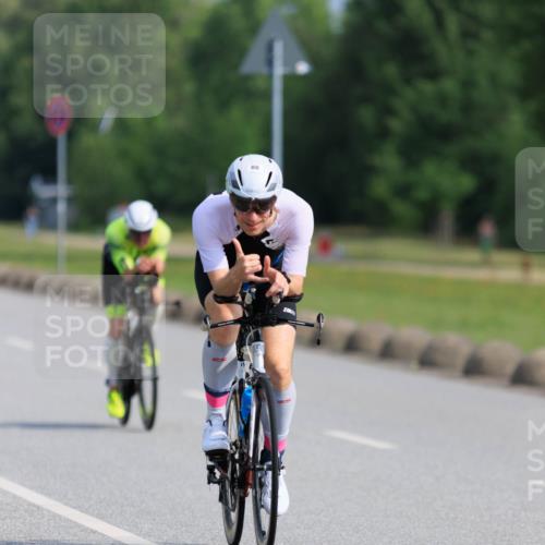 15.06.2025 - 27. Vierlanden-Triathlon H.Heesch http://msf.ph/oto/7987561 15.06.2025 09:14:43 Radfahren 88, 94, 231 meine-sportfotos.de