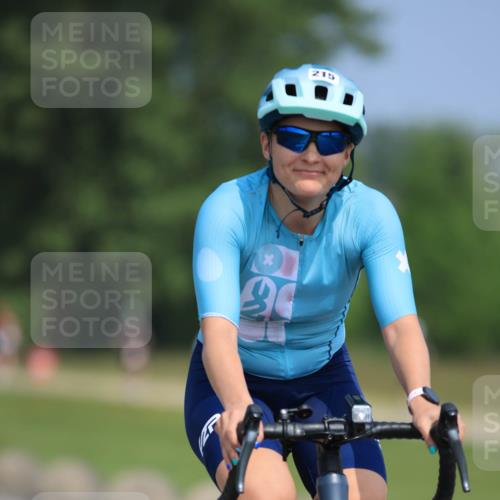 21.06.2025 - 27. Vierlanden-Triathlon H.Heesch http://msf.ph/oto/7987562 15.06.2025 11:38:01 Radfahren 215, 644, 981 meine-sportfotos.de