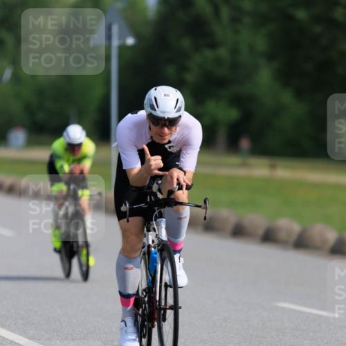 15.06.2025 - 27. Vierlanden-Triathlon H.Heesch http://msf.ph/oto/7987575 15.06.2025 09:14:44 Radfahren 88, 94, 231 meine-sportfotos.de