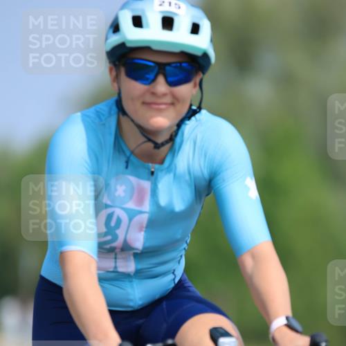21.06.2025 - 27. Vierlanden-Triathlon H.Heesch http://msf.ph/oto/7987583 15.06.2025 11:38:01 Radfahren 215, 644, 981 meine-sportfotos.de