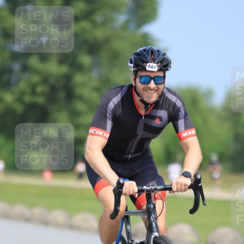 21.06.2025 - 27. Vierlanden-Triathlon H.Heesch http://msf.ph/oto/7987600 15.06.2025 11:38:10 Radfahren 644 meine-sportfotos.de