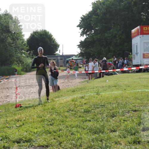15.06.2025 - 27. Vierlanden-Triathlon KatJ http://msf.ph/oto/7987617 15.06.2025 09:03:23 Schwimmen 220, 248 meine-sportfotos.de