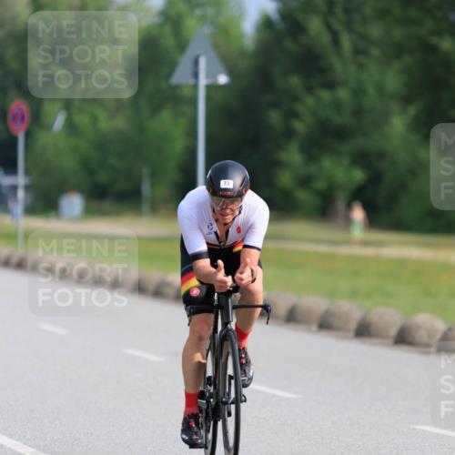 15.06.2025 - 27. Vierlanden-Triathlon H.Heesch http://msf.ph/oto/7987626 15.06.2025 09:14:55 Radfahren 73, 212, 216, 231 meine-sportfotos.de