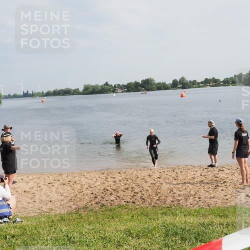 21.06.2025 - 27. Vierlanden-Triathlon MichiJ http://msf.ph/oto/7987648 15.06.2026 09:13:51 Schwimmen 203, 228 meine-sportfotos.de