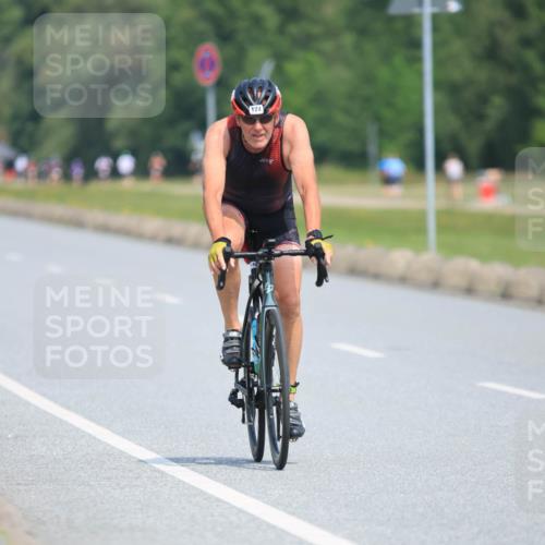 21.06.2025 - 27. Vierlanden-Triathlon H.Heesch http://msf.ph/oto/7987655 15.06.2025 11:38:31 Radfahren 174, 677, 716, 718, 837 meine-sportfotos.de
