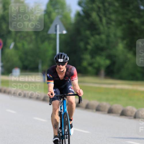 15.06.2025 - 27. Vierlanden-Triathlon H.Heesch http://msf.ph/oto/7987673 15.06.2025 09:15:37 Radfahren 2, 30, 35, 58, 83, 165 meine-sportfotos.de