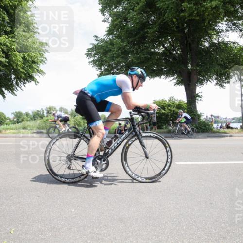 15.06.2025 - 7 Türme Triathlon Yannick Fuchs http://msf.ph/oto/7987680 15.06.2025 12:48:08 Radfahren 240, 260, 317, 374, 497 meine-sportfotos.de