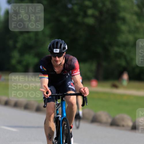 15.06.2025 - 27. Vierlanden-Triathlon H.Heesch http://msf.ph/oto/7987692 15.06.2025 09:15:38 Radfahren 2, 8, 35, 58, 83, 165 meine-sportfotos.de