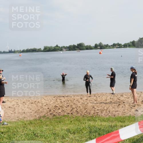 21.06.2025 - 27. Vierlanden-Triathlon MichiJ http://msf.ph/oto/7987696 15.06.2026 09:13:52 Schwimmen 203, 228 meine-sportfotos.de