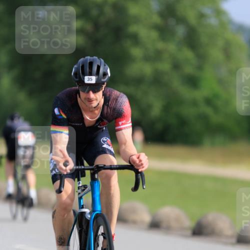 15.06.2025 - 27. Vierlanden-Triathlon H.Heesch http://msf.ph/oto/7987700 15.06.2025 09:15:38 Radfahren 2, 8, 35, 58, 83, 165 meine-sportfotos.de
