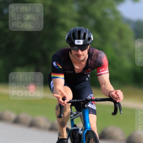 15.06.2025 - 27. Vierlanden-Triathlon H.Heesch http://msf.ph/oto/7987710 15.06.2025 09:15:39 Radfahren 2, 8, 35, 58, 83, 165 meine-sportfotos.de
