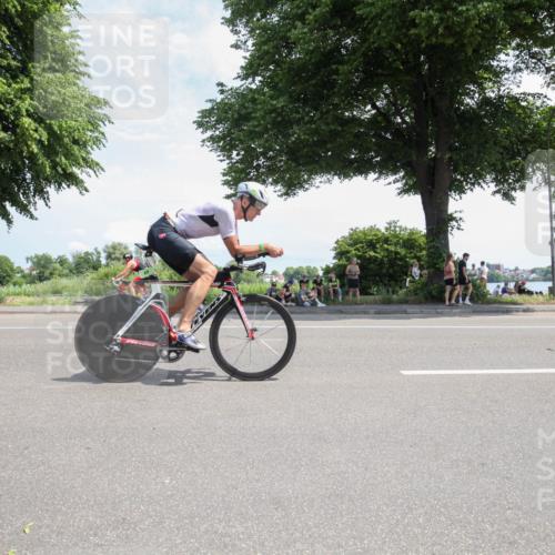 15.06.2025 - 7 Türme Triathlon Yannick Fuchs http://msf.ph/oto/7987718 15.06.2025 12:48:44 Radfahren 204, 458, 530, 540, 629, 651 meine-sportfotos.de