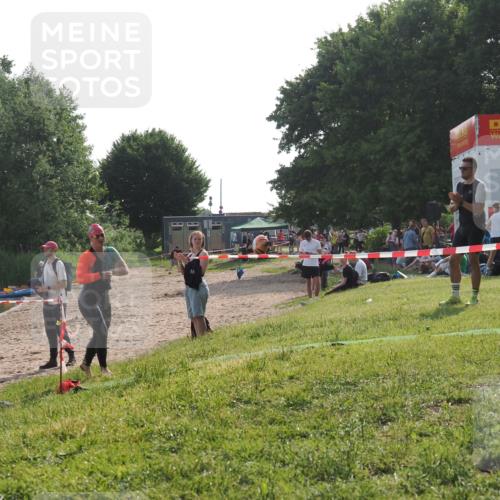 15.06.2025 - 27. Vierlanden-Triathlon KatJ http://msf.ph/oto/7987743 15.06.2025 09:04:42 Schwimmen 247 meine-sportfotos.de