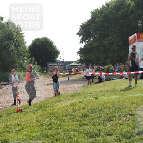 15.06.2025 - 27. Vierlanden-Triathlon KatJ http://msf.ph/oto/7987750 15.06.2025 09:04:42 Schwimmen 247 meine-sportfotos.de