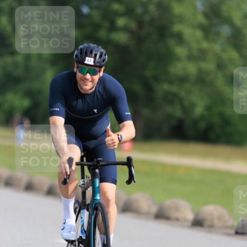15.06.2025 - 27. Vierlanden-Triathlon H.Heesch http://msf.ph/oto/7987766 15.06.2025 09:16:14 Radfahren 43 meine-sportfotos.de