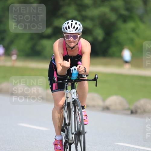 21.06.2025 - 27. Vierlanden-Triathlon H.Heesch http://msf.ph/oto/7987771 15.06.2025 11:39:01 Radfahren 227, 643, 732, 733 meine-sportfotos.de