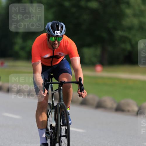 15.06.2025 - 27. Vierlanden-Triathlon H.Heesch http://msf.ph/oto/7987781 15.06.2025 09:17:22 Radfahren 129, 176, 204 meine-sportfotos.de