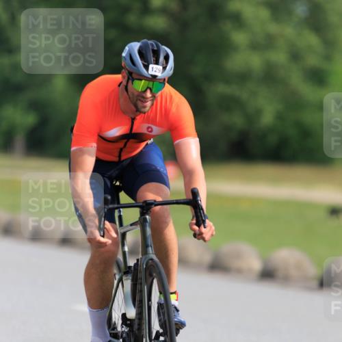 15.06.2025 - 27. Vierlanden-Triathlon H.Heesch http://msf.ph/oto/7987785 15.06.2025 09:17:22 Radfahren 129, 176, 204 meine-sportfotos.de