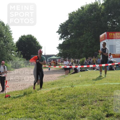 15.06.2025 - 27. Vierlanden-Triathlon KatJ http://msf.ph/oto/7987788 15.06.2025 09:04:43 Schwimmen 247 meine-sportfotos.de