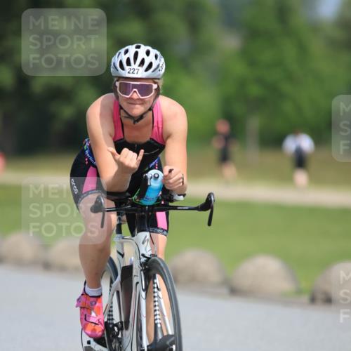 21.06.2025 - 27. Vierlanden-Triathlon H.Heesch http://msf.ph/oto/7987791 15.06.2025 11:39:01 Radfahren 227, 643, 732, 733 meine-sportfotos.de