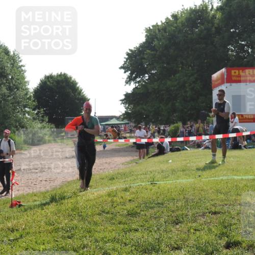 15.06.2025 - 27. Vierlanden-Triathlon KatJ http://msf.ph/oto/7987801 15.06.2025 09:04:44 Schwimmen 247 meine-sportfotos.de