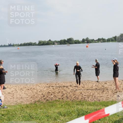 21.06.2025 - 27. Vierlanden-Triathlon MichiJ http://msf.ph/oto/7987802 15.06.2026 09:13:53 Schwimmen 203, 228 meine-sportfotos.de