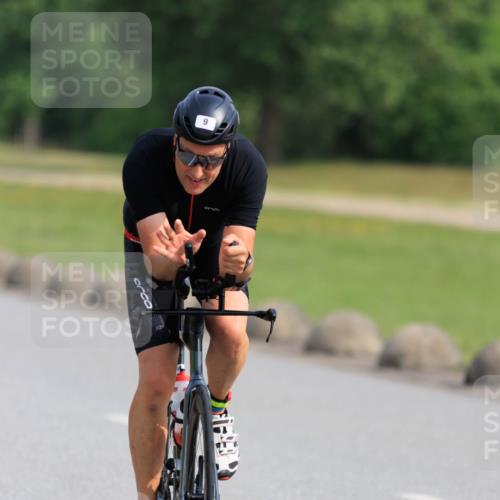 15.06.2025 - 27. Vierlanden-Triathlon H.Heesch http://msf.ph/oto/7987807 15.06.2025 09:18:04 Radfahren 9, 86 meine-sportfotos.de