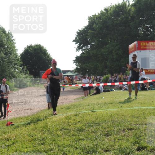 15.06.2025 - 27. Vierlanden-Triathlon KatJ http://msf.ph/oto/7987812 15.06.2025 09:04:44 Schwimmen 247 meine-sportfotos.de