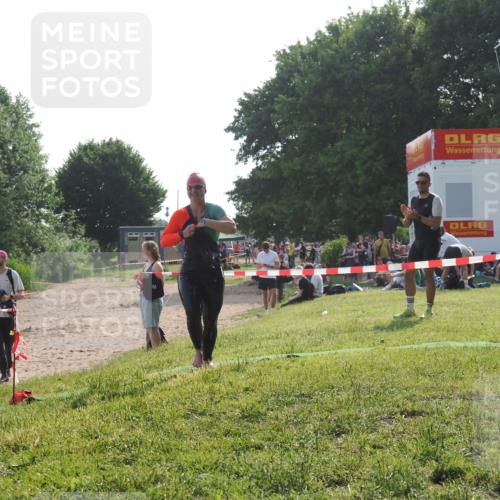 15.06.2025 - 27. Vierlanden-Triathlon KatJ http://msf.ph/oto/7987829 15.06.2025 09:04:44 Schwimmen 247 meine-sportfotos.de