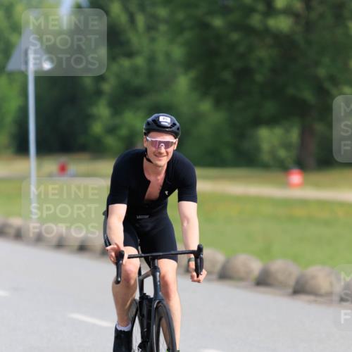 15.06.2025 - 27. Vierlanden-Triathlon H.Heesch http://msf.ph/oto/7987833 15.06.2025 09:18:48 Radfahren 45, 59, 64, 138 meine-sportfotos.de