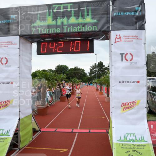 15.06.2025 - 7 Türme Triathlon Michael Strokosch http://msf.ph/oto/7987856 15.06.2025 14:21:01 Ziel 810, 811, 954 meine-sportfotos.de