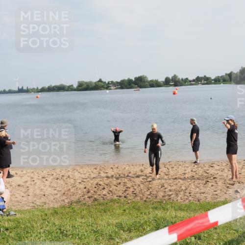 21.06.2025 - 27. Vierlanden-Triathlon MichiJ http://msf.ph/oto/7987866 15.06.2026 09:13:53 Schwimmen 203, 228 meine-sportfotos.de
