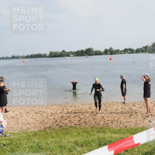 21.06.2025 - 27. Vierlanden-Triathlon MichiJ http://msf.ph/oto/7987878 15.06.2026 09:13:53 Schwimmen 203, 228 meine-sportfotos.de