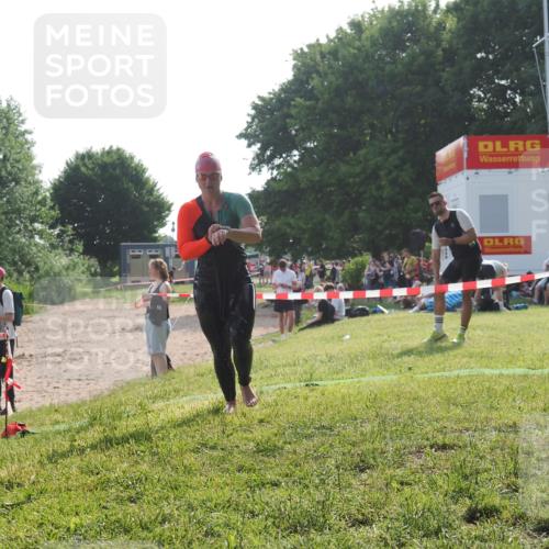 15.06.2025 - 27. Vierlanden-Triathlon KatJ http://msf.ph/oto/7987887 15.06.2025 09:04:45 Schwimmen 247 meine-sportfotos.de