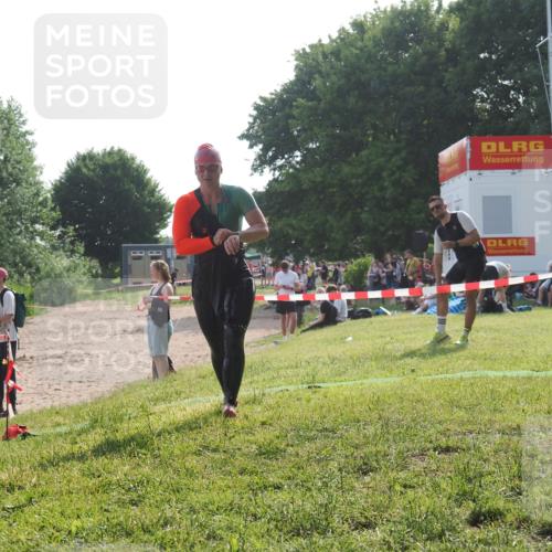15.06.2025 - 27. Vierlanden-Triathlon KatJ http://msf.ph/oto/7987894 15.06.2025 09:04:45 Schwimmen 247 meine-sportfotos.de