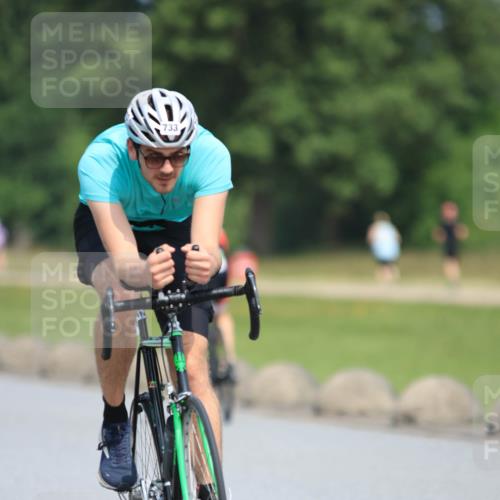 21.06.2025 - 27. Vierlanden-Triathlon H.Heesch http://msf.ph/oto/7987895 15.06.2025 11:39:05 Radfahren 227, 643, 732, 733 meine-sportfotos.de