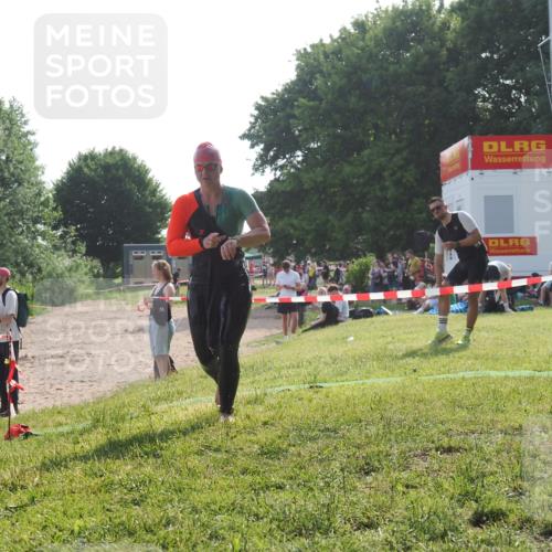 15.06.2025 - 27. Vierlanden-Triathlon KatJ http://msf.ph/oto/7987898 15.06.2025 09:04:46 Schwimmen 247 meine-sportfotos.de