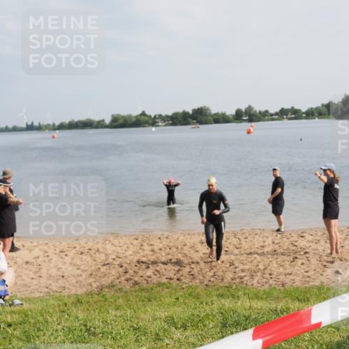 21.06.2025 - 27. Vierlanden-Triathlon MichiJ http://msf.ph/oto/7987901 15.06.2026 09:13:54 Schwimmen 198, 203, 228 meine-sportfotos.de