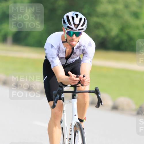 15.06.2025 - 27. Vierlanden-Triathlon H.Heesch http://msf.ph/oto/7987904 15.06.2025 09:18:53 Radfahren 59, 64, 138 meine-sportfotos.de