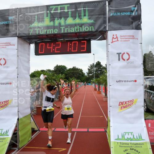 15.06.2025 - 7 Türme Triathlon Michael Strokosch http://msf.ph/oto/7987908 15.06.2025 14:21:03 Ziel 810, 811 meine-sportfotos.de