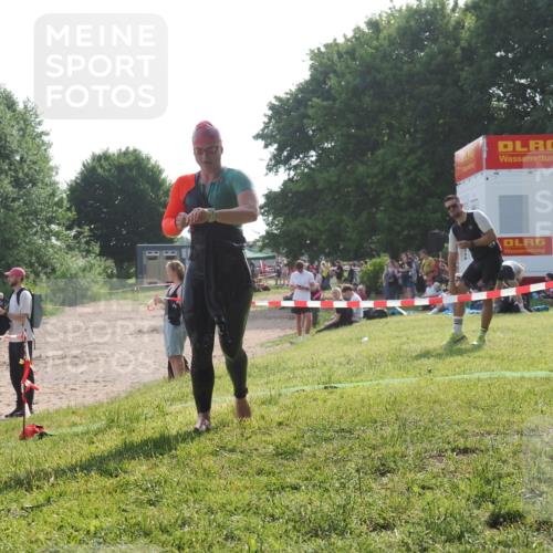 15.06.2025 - 27. Vierlanden-Triathlon KatJ http://msf.ph/oto/7987912 15.06.2025 09:04:46 Schwimmen 247 meine-sportfotos.de
