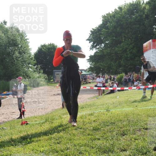 15.06.2025 - 27. Vierlanden-Triathlon KatJ http://msf.ph/oto/7987923 15.06.2025 09:04:46 Schwimmen 247 meine-sportfotos.de