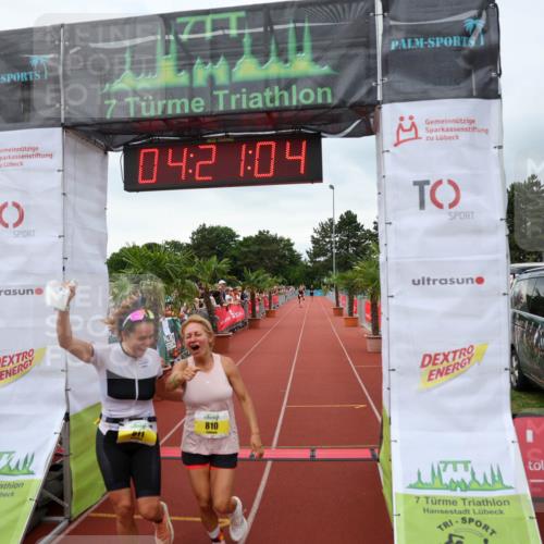 15.06.2025 - 7 Türme Triathlon Michael Strokosch http://msf.ph/oto/7987924 15.06.2025 14:21:03 Ziel 810, 811 meine-sportfotos.de