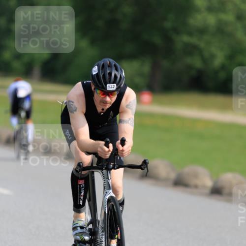 15.06.2025 - 27. Vierlanden-Triathlon H.Heesch http://msf.ph/oto/7987929 15.06.2025 09:19:20 Radfahren 12, 77, 132, 135 meine-sportfotos.de